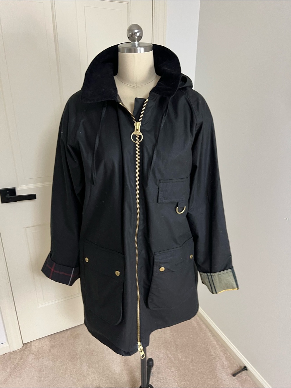 Barbour Black Hooded Wax Jacket Women’s US 8 UK 12 Tartan Lined - like new - Picture 6 of 6